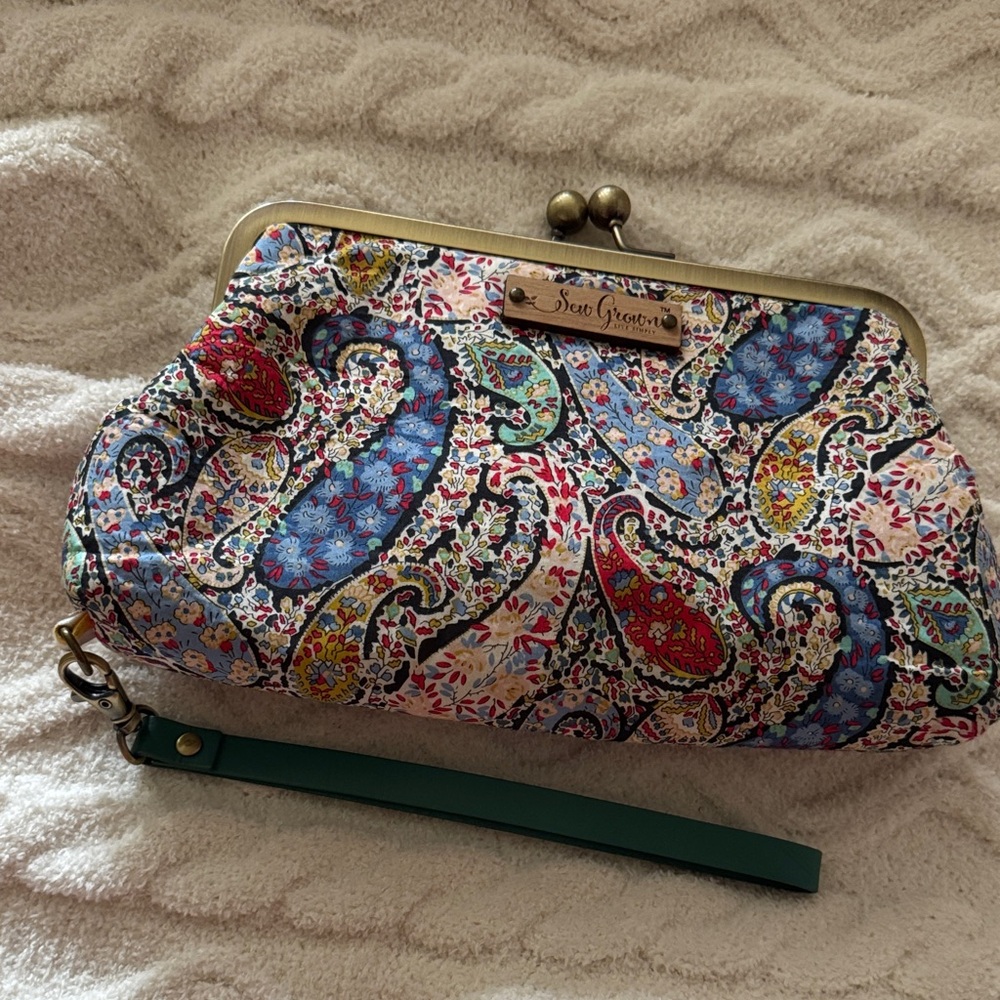 Sew Grown essential oil Paisley Clutch with Green Strap